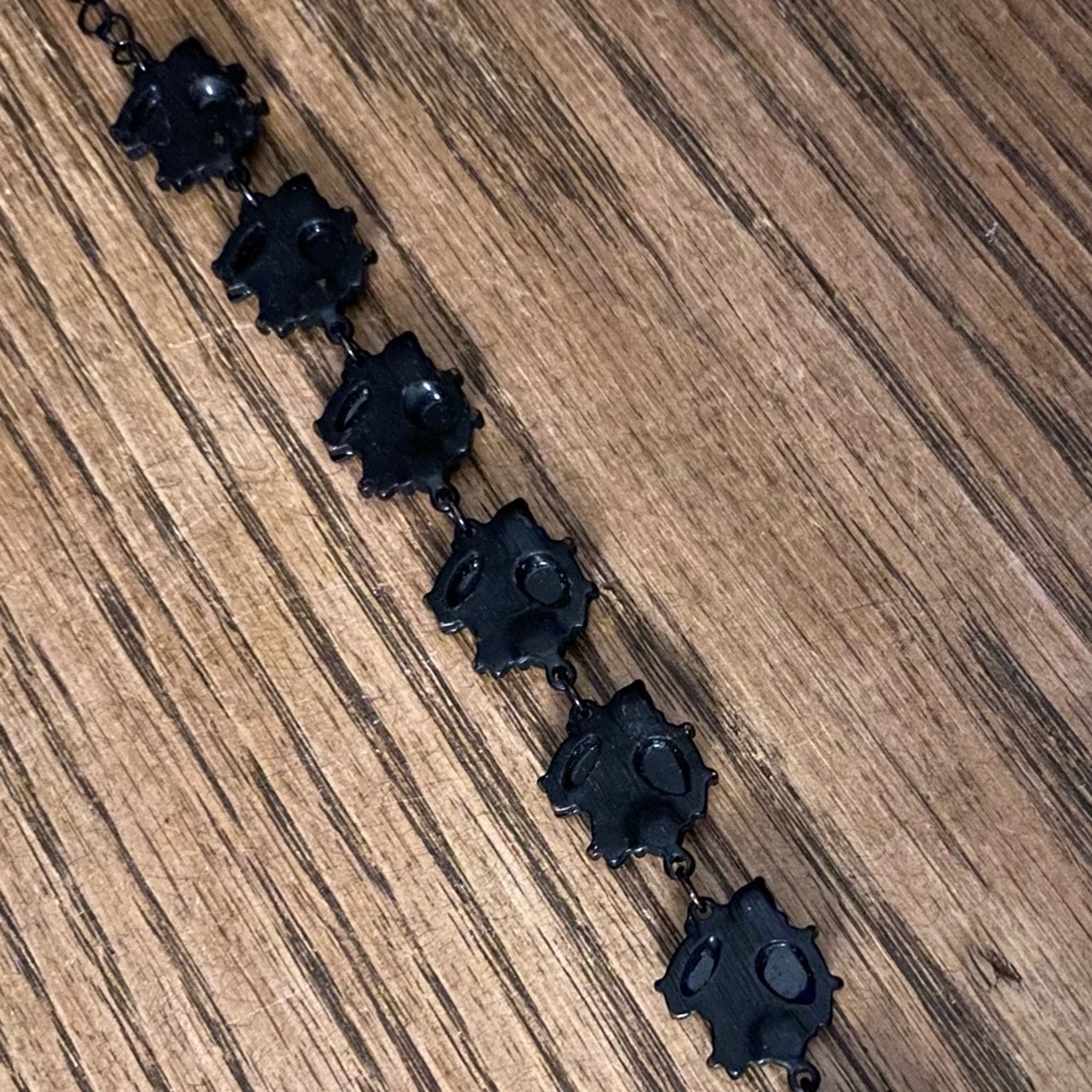 Beautiful black, gray, & silver crystal bracelet. - Picture 4 of 5